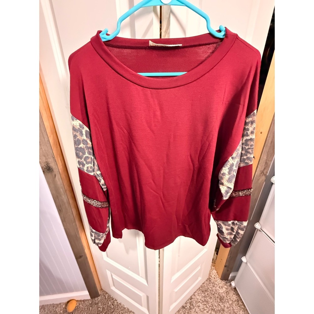 Vine & Love Burgundy Leopard Print Colorblock Sequin Accent Long Sleeve Top M